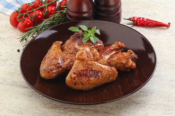 Roasted chicken wings with spicy sauce