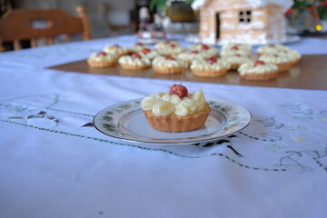 homemade tartlets. heavenly apples on homemade tartlets with custard and jam. heavenly apples cake