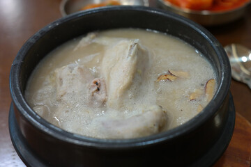 Samgyetang is a healthy Korean food made by boiling young chicken, ginseng, and jujube in an earthenware bowl.