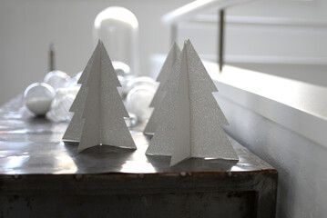 Décoration de Noël - Sapins en papier argenté