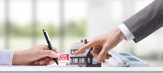 Customer signing a house purchase agreement