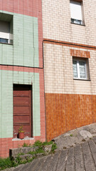 Fototapeta na wymiar Puerta y ventanas en fachada de azulejos