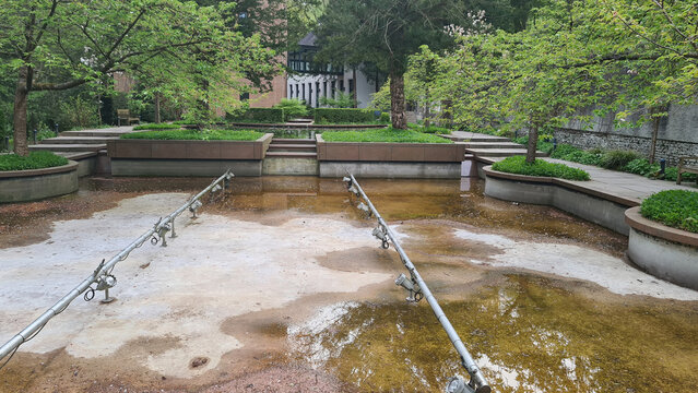 Empty fountain in the park