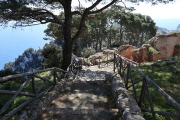 Capri – Scorcio dalla scalinata di uscita di Villa Jovis