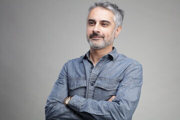 Obraz premium Mature man with arms crossed