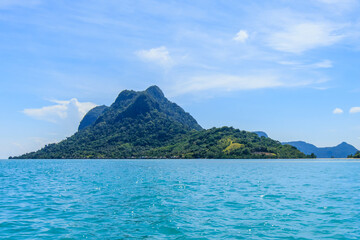 Fototapeta premium Beautiful landscapes view borneo sea gypsy water village in Bodgaya Mabul Island, Semporna Sabah, Malaysia.