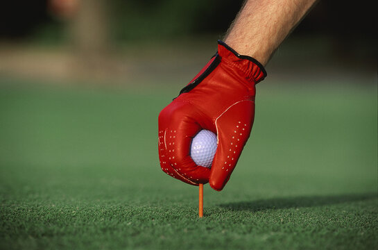 Preparing to start golf game