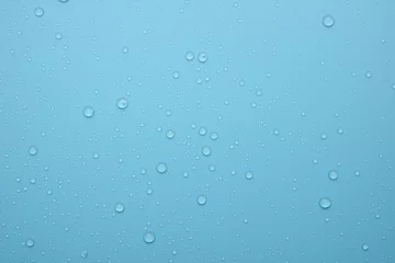 Fotobehang Gotas de agua sobre fondo azul © imstock