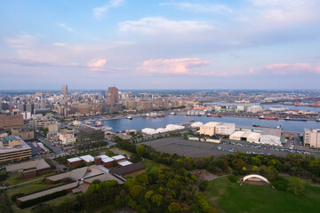 千葉市 千葉ポートタワーから見る夕方の工業地帯と千葉市の街並み