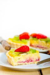 kiwi and strawberry pie tart