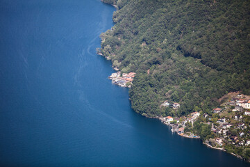 Fototapeta na wymiar Vue aérienne du port de Caprino