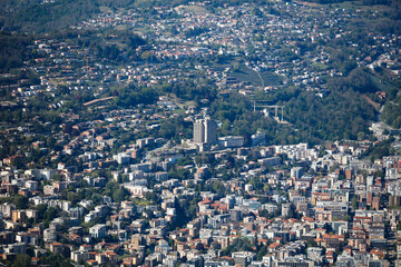 Vue aérienne du village de Lugano et de son hôpital - obrazy, fototapety, plakaty