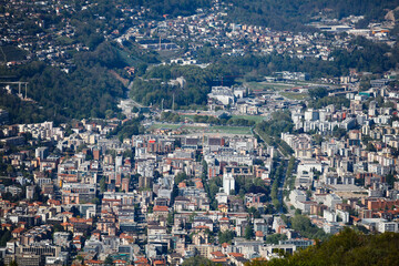 Fototapeta premium Vue aérienne de Lugano avec le stade du Cornaredo