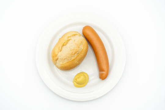 Bockwurst with bun and mustard