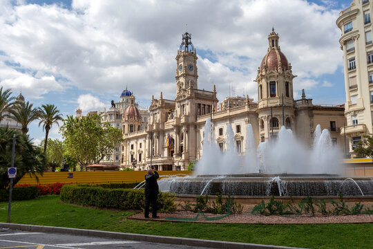 Plaza del Ayuntamiento city aquare in Valencia