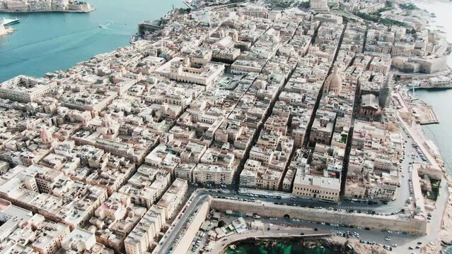 zoom out of the street grid of Valletta, Malta