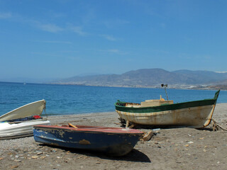 Barcas en la playa de Balerma