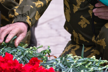 The military and officers lay flowers.