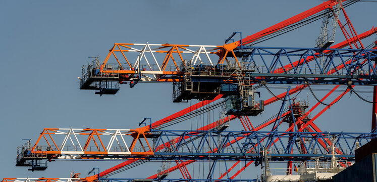 Container bridge in the port of Hamburg 