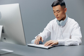 man in front of the computer with headphones emotions Lifestyle work