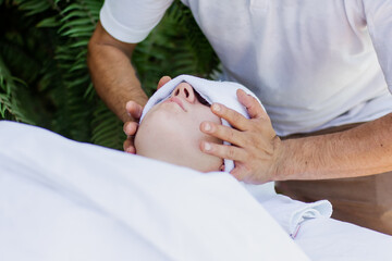 Obraz na płótnie Canvas Caucasian woman getting a head massage
