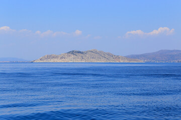 Fototapeta na wymiar View of the sea and Moni island in Greece