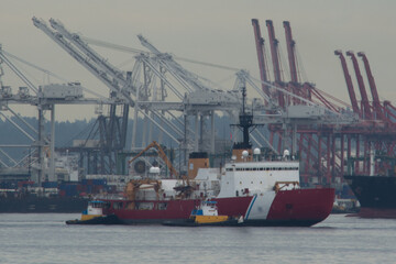 Naklejka premium US Coast Guard cutter ship at Port of Seattle, Washington