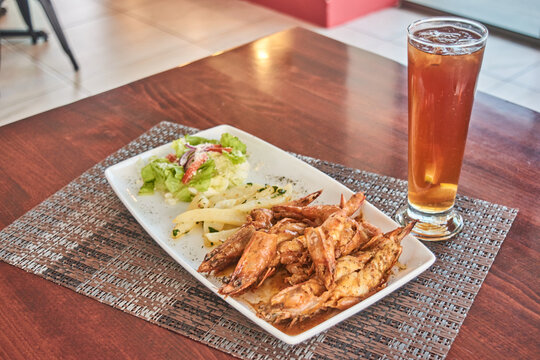 delicioso almuerzo tradicional completo