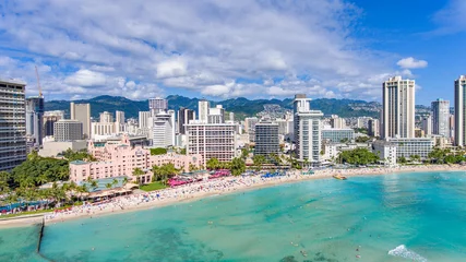 Fototapeten Aerial view world famous Waikiki Beach lined with oceanfront hotels and resorts in Honolulu on Oahu, Hawaii © Ryan Tishken