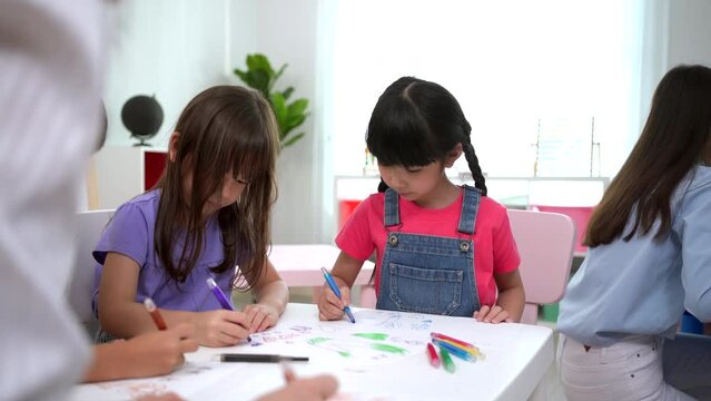 Little children in enjoy drawing and painting.