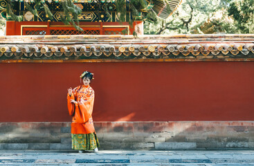 Obraz na płótnie Canvas Women in classical Chinese costumes in the Forbidden City