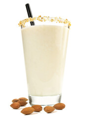 Mandelmilch - Mandel Shake auf weißem Hintergrund - Freigestellt