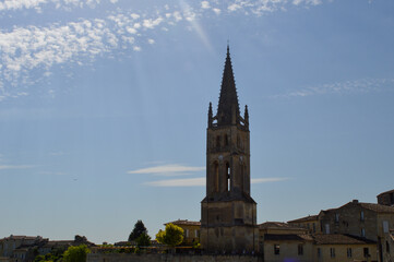 Le clocher de l'église monolithe de Saint Emilion, en France