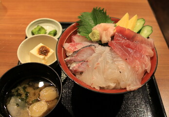 海鮮丼