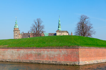 Obraz premium Castle surrounded by water canal . Kronborg Slot with fortification in Helsingor, Denmark