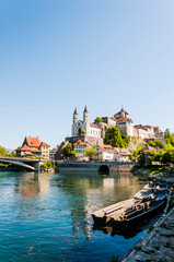 Aarburg, Kirche, Festung, Aare, Fluss, Altstadt, Altstadthäuser, Flussufer, Uferweg, Brücke, Boote, Wassersport, Aargau, Zofingen, Frühling, Sommer, Schweiz