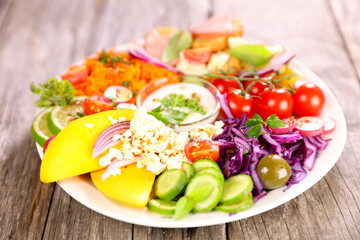 mixed vegetable salad,  toast and sauce