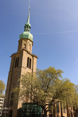 Fototapeta na wymiar Dortmunder Wahrzeichen; St.- Reinoldi-Kirche, Blick von Südwesten