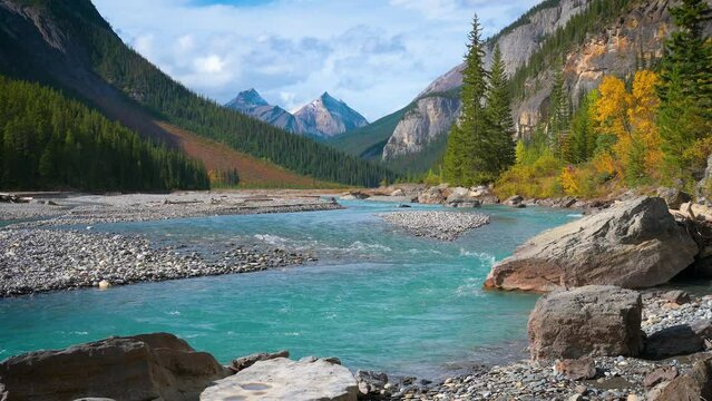 River flowing along the Icefields Pkwy in Banff National Park, Canada
