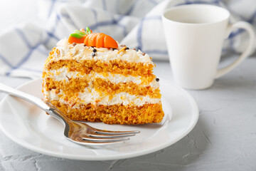 Carrot cake with almond flakes