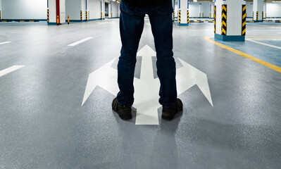 Obraz premium Man legs standing in front of three direction arrows