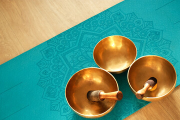 Tibetan singing bowls - 504156892