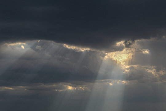 sun through the clouds © Demdi