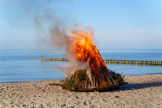 Osterfeuer am Strand 2