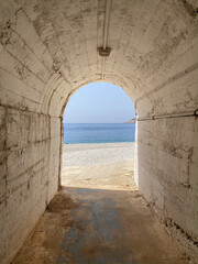 Obraz premium Tunnel Pictures. Brown brick building beside body of water during daytime photo