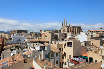 Vista del centro histórico de Palma de Mallorca, con la iglesia de Santa Eulària de fondo.