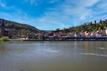 Obraz premium View of the old town of Hirschhorn (Hesse, Germany), its historic center form the south bank of the Neckar River