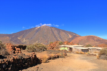 Fototapeta na wymiar former sanatorium in the canadas of tenerife, in the national parkland teide volcano