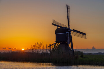 Fototapeta na wymiar Sunset with windmill Broekmolen, Molenlanden - Nieuwpoort, The Netherlands