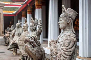 Vistas de estatuas guardianas de templo Wat Pho, Bangkok, Tailandia